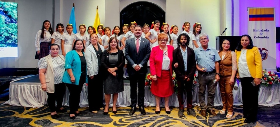 Conmemoración en Honduras de los 215 años de la Independencia de Colombia