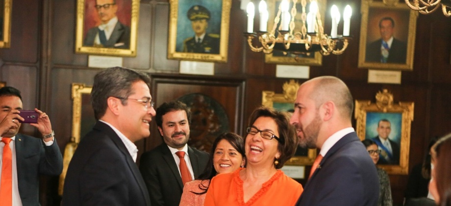 Con éxito culminó la visita de trabajo a Tegucigalpa del Consejero Presidencial para Asuntos Económicos y Estratégicos de Colombia
