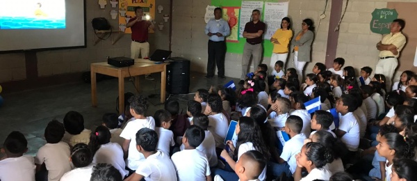 Embajada de Colombia presentó la serie animada “Guillermina y Candelario” en la Escuela la Quezada de Tegucigalpa